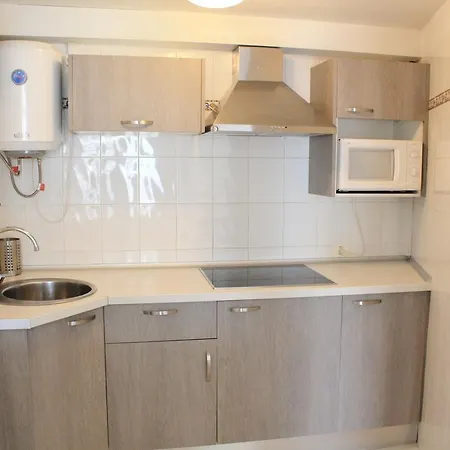 Cristianos, Nirvana 公寓